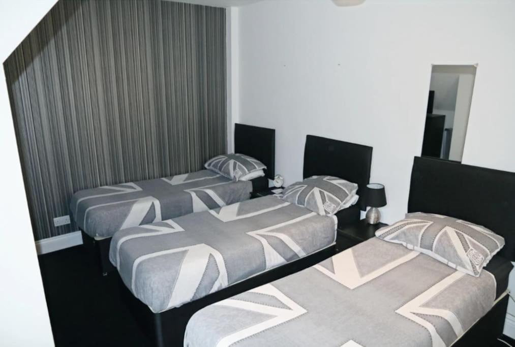 ת'טפורד Hen & Stag Retreat Weekend Stay Sleeps 10 To 30 מראה חיצוני תמונה