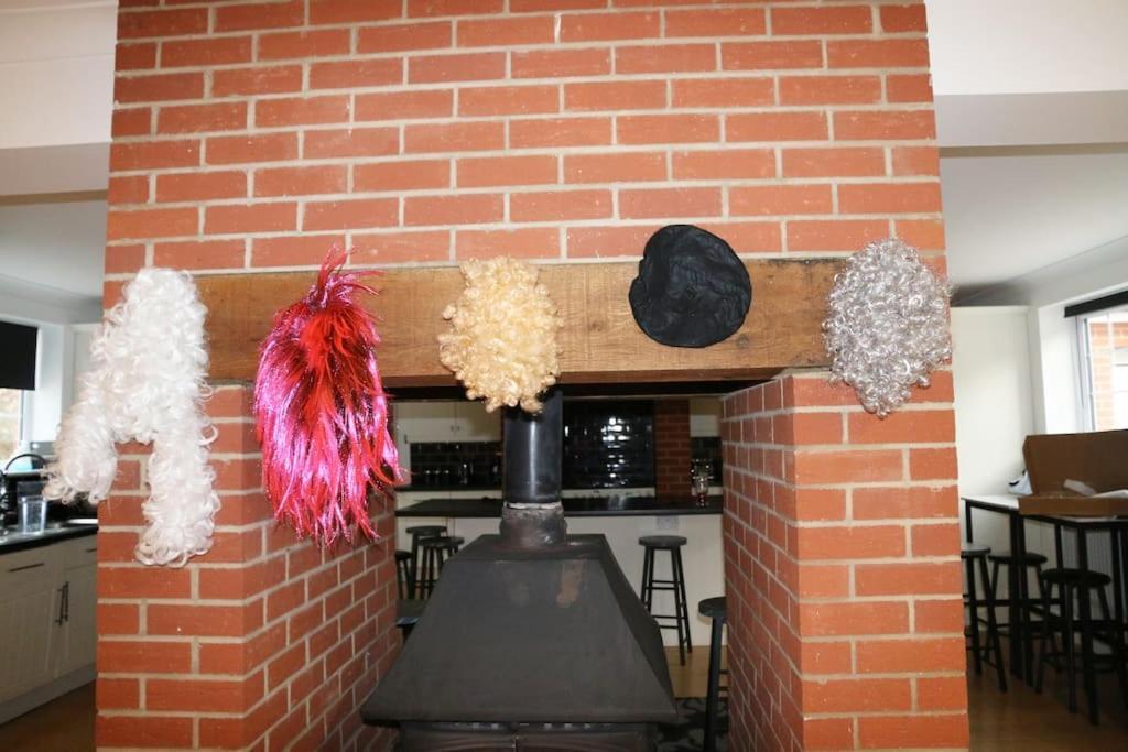 ת'טפורד Hen & Stag Retreat Weekend Stay Sleeps 10 To 30 מראה חיצוני תמונה