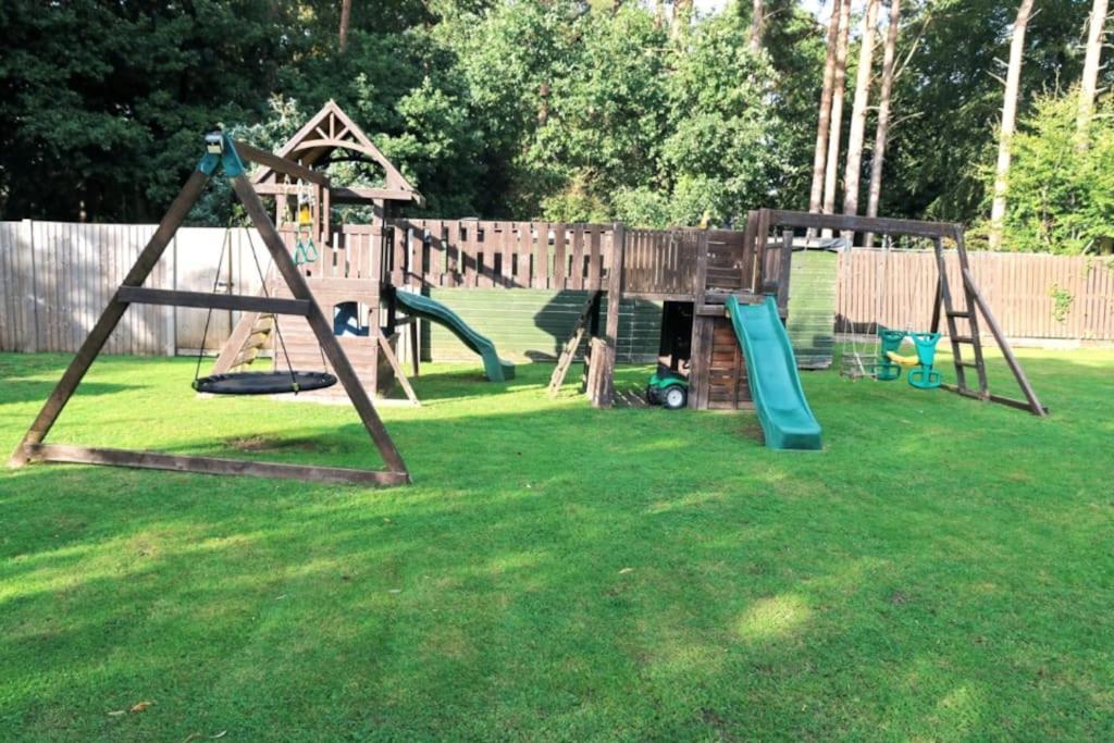 ת'טפורד Hen & Stag Retreat Weekend Stay Sleeps 10 To 30 מראה חיצוני תמונה